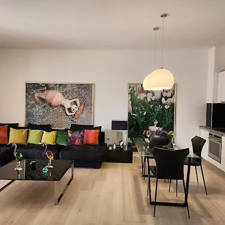 Luxury Near Center! Apartamento Tirana